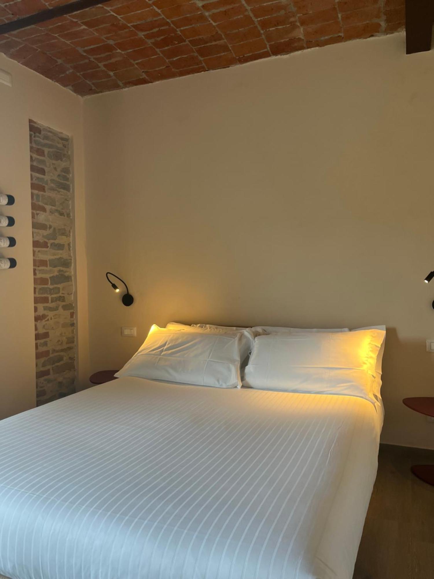 Hotel Le Cornici - Cascina Di Charme Diano dʼAlba Zewnętrze zdjęcie