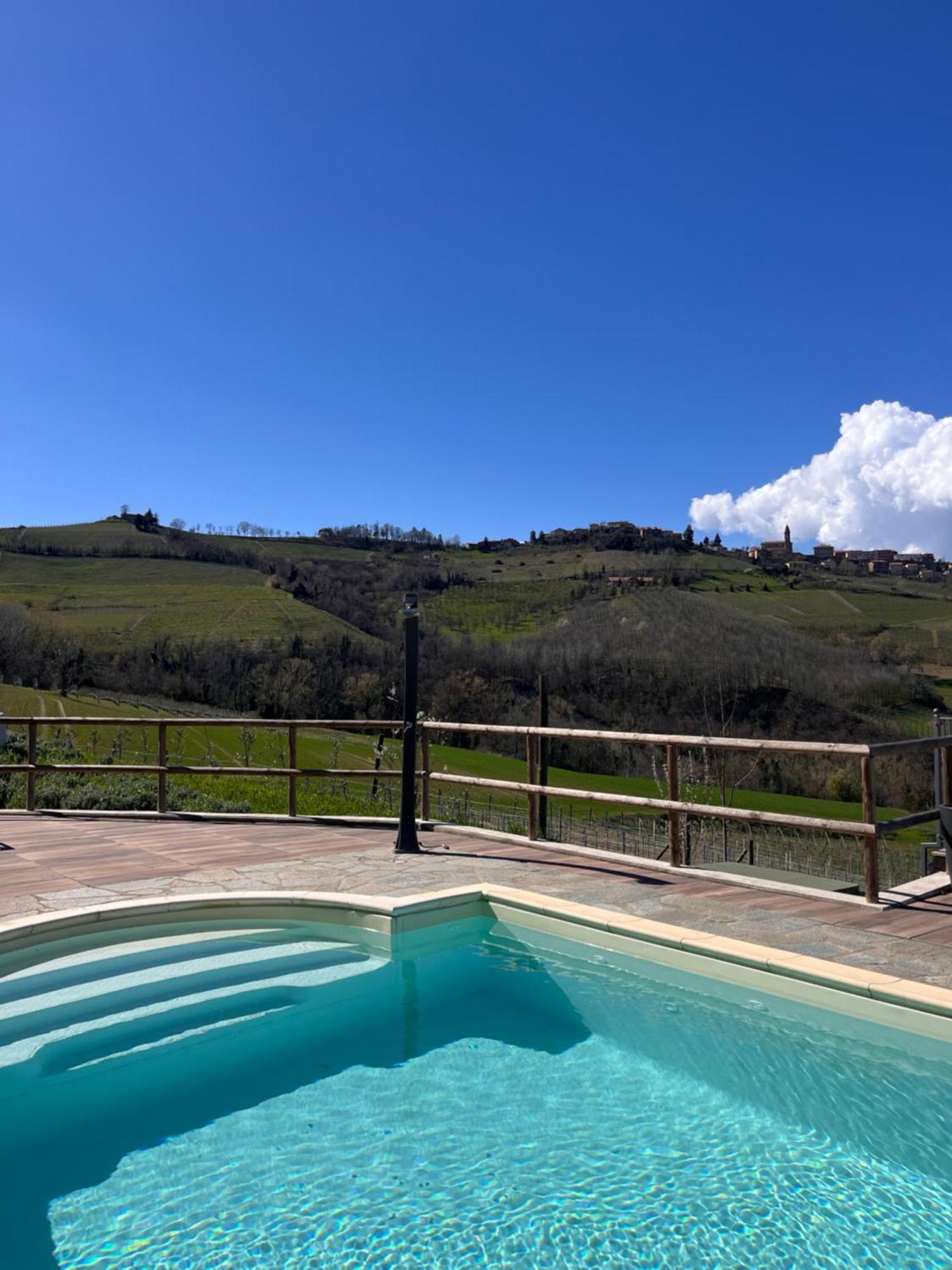 Hotel Le Cornici - Cascina Di Charme Diano dʼAlba Zewnętrze zdjęcie